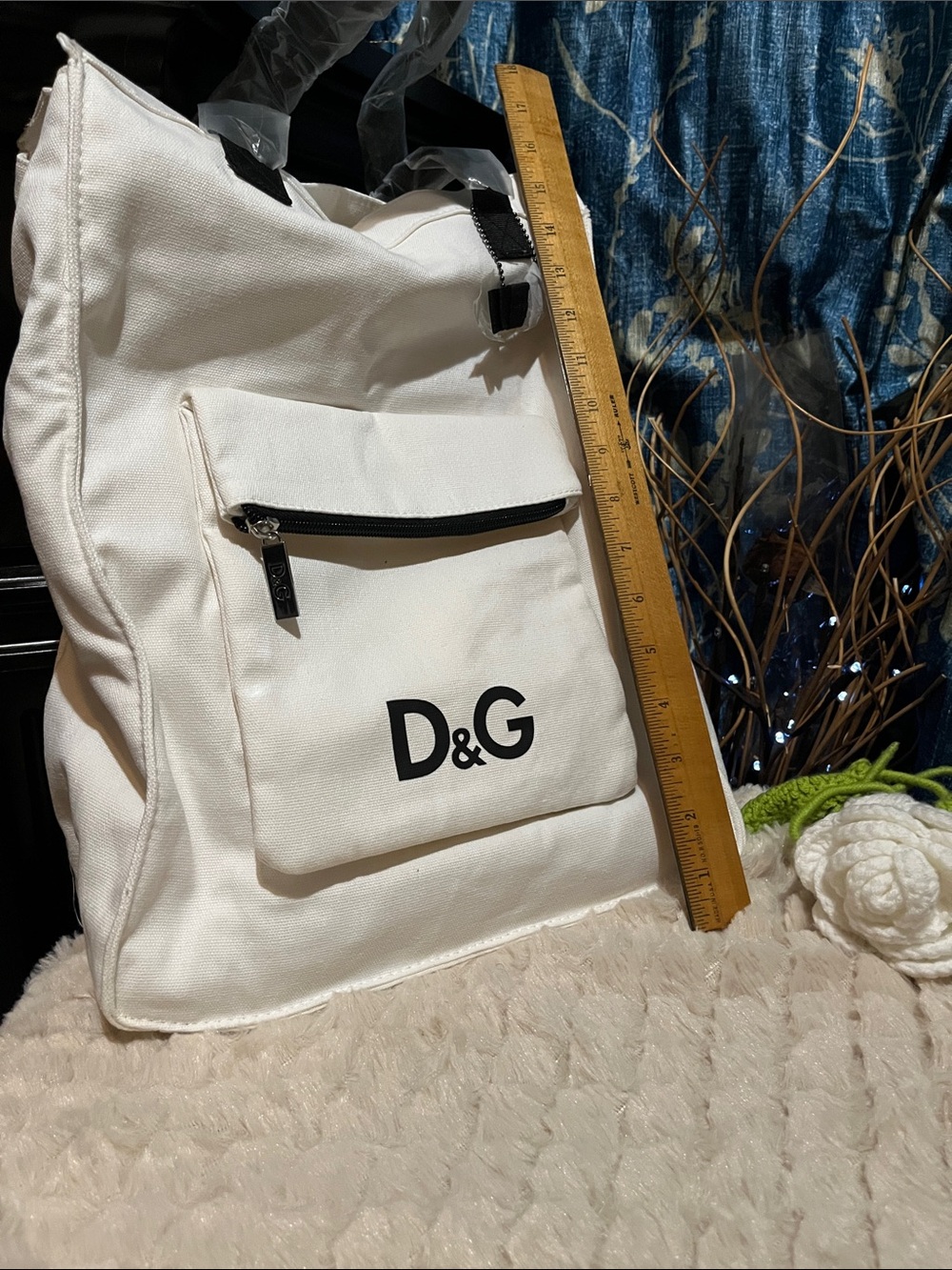 nwt D&G Canvas Tote - Picture 4 of 5